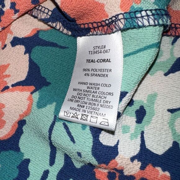 Lush Floral Top - Picture 8 of 10